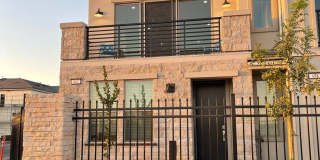 Modern Clovis Town Home, 2BR/2BA, CUSD w/ Solar Gallery 1