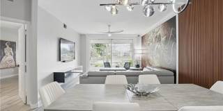 Stunning 2BR Condo in Naples Gallery 1