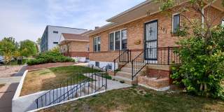 3 BEDROOMS, 1.5 BATH HOME, CLOSE TO HOSPITAL AND DOWNTOWN! Gallery 1