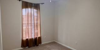 Open Floor Plan! Gallery 15