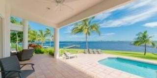 901 SE Riverside Drive Gallery 26