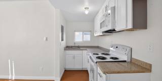 Charming 2 Bedroom 1 Bath Apartment For Rent Gallery 4