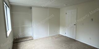 Cozy Kirkland Condo! 1 Bed, 1 Bath w/ Updated Kitchen and Additional Parking! Gallery 17
