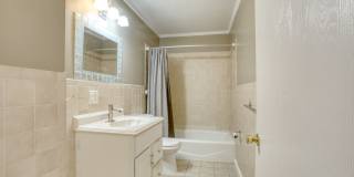 Lovely 2 bed 1.5 bat Condo is quiet Stamford Neighborhood Gallery 18