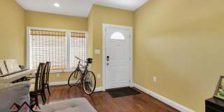 Townhome Style Condo with Parking Gallery 3