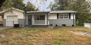 Spacious 3-Bedroom Home with Finished Basement & Bonus Room! Gallery 1