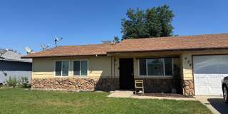 Charming 3 Bed / 2 Bath Dinuba Home with Garage – Only $1,675! Gallery 1