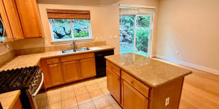 Spacious 2 Bed 2.5 Bath Lakemont Townhome with Greenbelt Views. Gallery 11