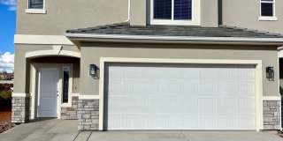 Beautiful newer 3 bedroom, 2.5 bathroom townhome! Amazing views! Gallery 1