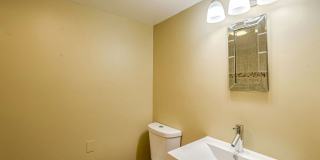 Spacious 2 Bed / 2 Bath Home Between Old Town & Potomac Yard – Private Yard & Deck! Gallery 11