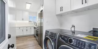 Designer Mid-City/Fairfax House + Studio | Dog Run & Private Orchard | 3-Car Parking Gallery 9