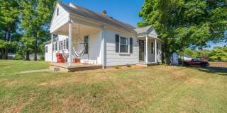 3 bed and 1 bath farm house in Johnson City Gallery 1
