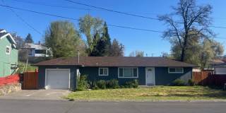 3 Bedroom, 1 Bath House within 2 miles to the Hospital/OIT Gallery 1