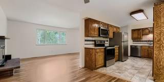 Beautiful 3-Bedroom Home with Large Backyard & Mountain Views Gallery 12