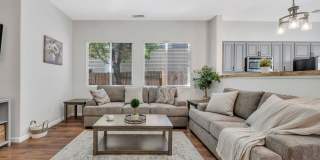 South Town Fully Furnished Home! Gallery 10