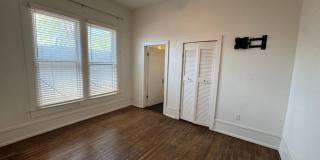 Fully Restored 2BR Classic Near Downtown Dignowity Hill Gallery 16