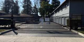 Spacious 3-Bedroom Condo in a Prime, Convenient Location Gallery 1