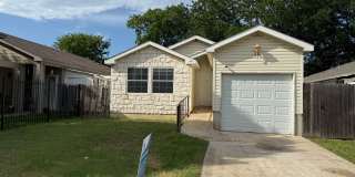 3 Bed / 2 Bath Home with Private Backyard in Austin Gallery 1
