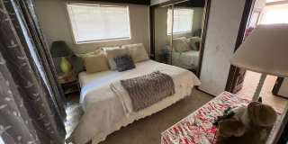 Large furnished 4 bedroom home with 2 car garage Gallery 60