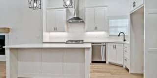 502 W Persimmon St Gallery 8