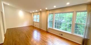 Beautiful 5 bedroom/2.5 bath with large yard Gallery 7