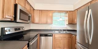 Spacious Living, Modern Updates & Fully Fenced Yard Spacious Living, Modern Updates & Fully Fenced Yard Gallery 10