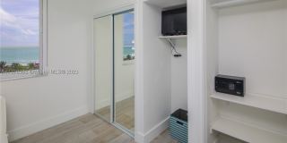5005 Collins Ave Gallery 22
