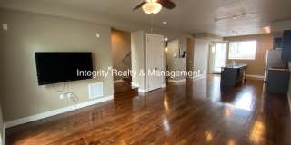 2 Bed/2.5 Bath, 2097 Sqft - 2620 W Front View Cres Dr Gallery 5