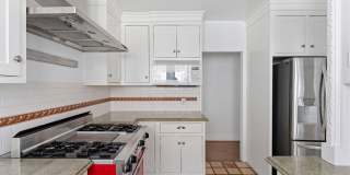 537 N Poinsettia Pl Gallery 10