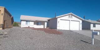 2211 Holly Ave Gallery 1