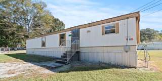 Updated 2BR/1BA Trailer in Muscle Shoals – Quiet Country Setting Gallery 1