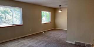 Wonderful Home in Campus West! Gallery 4