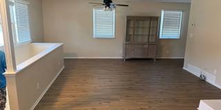 Large renovated Stand alone one bedroom above garage Gallery 4
