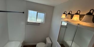 Cozy 2-Bedroom Duplex with Fireplace & Sunroom in Vista – Don’t Miss Out! Gallery 14