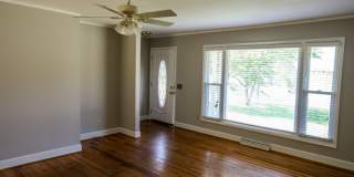3 Bedroom, 2 Bath house with fenced yard! Gallery 3