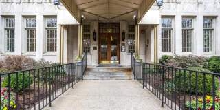 Spacious Studio Across from Meridian Hill Park! Gallery 16