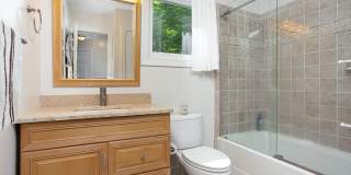Contemporary 3-Bedroom 2-Bath Townhome in Chapel Hill Close to UNC and Hospital! Gallery 17