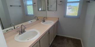 Beautiful eastside location Beautiful eastside location Gallery 34