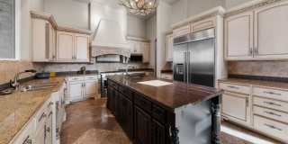 Lake Travis Waterfront Retreat – For Lease Gallery 16