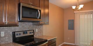 Townhome - 2 bedrooms, 1 bathroom & 1 car garage - NO A/C! NO PETS ALLOWED! Gallery 7