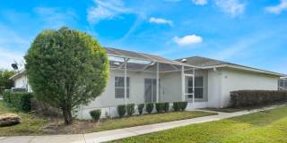 Lovely spacious 3bd/2bath townhouse with screen patio! Gallery 1