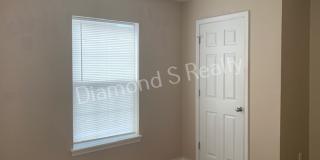 3 Bedrooms / 1 Bath!  Cute and Charming Home Available Early May! Gallery 13