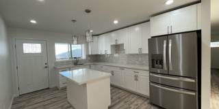 3 bedrooms/ 2 baths on the ground level Duplex Gallery 1