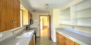 West Olympia 2bd 1 bath Cottage Rambler with Garden Space Gallery 11