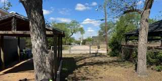 Fully Restored 2BR Classic Near Downtown Dignowity Hill Gallery 20