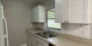 Updated 3 bedroom w/ Large Yard Gallery 7