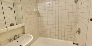 Bright & Spacious Unit in the Heart of Burbank – Utilities Included! Gallery 8