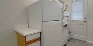 Charming, Studio Freshly Painted, move in ready Gallery 4