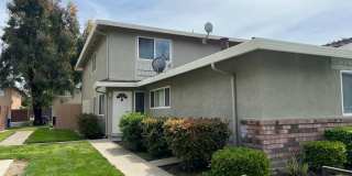 2-bedroom condo near shopping & restaurants! Gallery 1