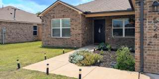 Welcome Home to Comfort and Convenience in Newcastle! Gallery 1